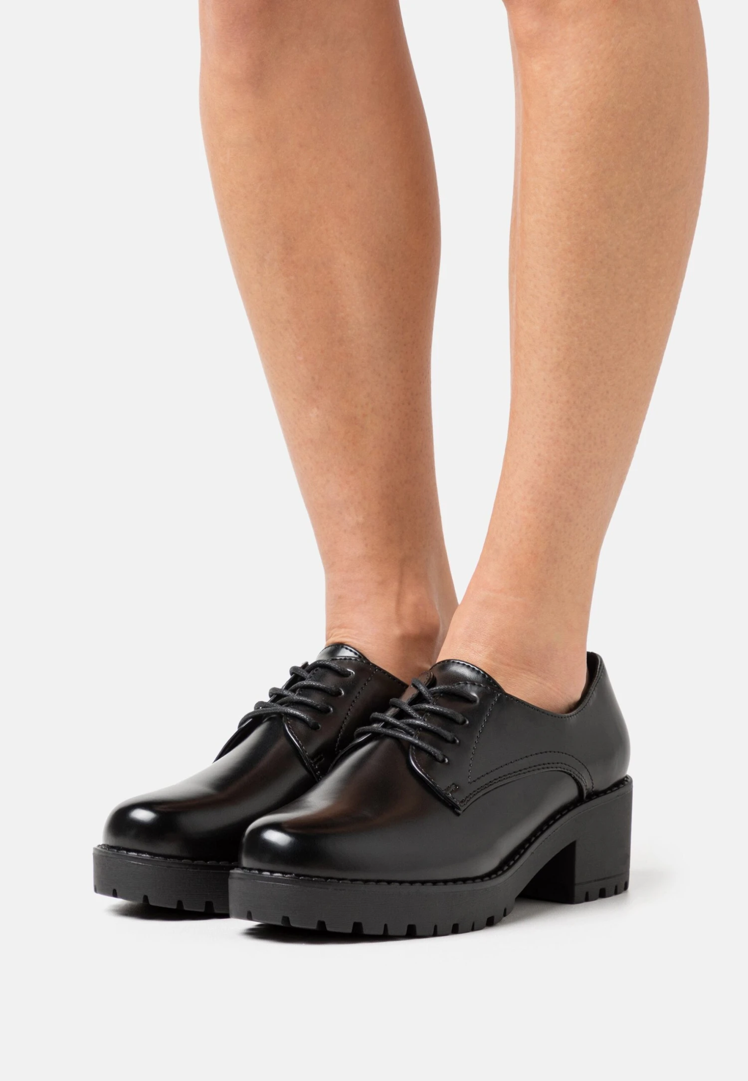 Richelieus - Black 1 Richelieus - Black